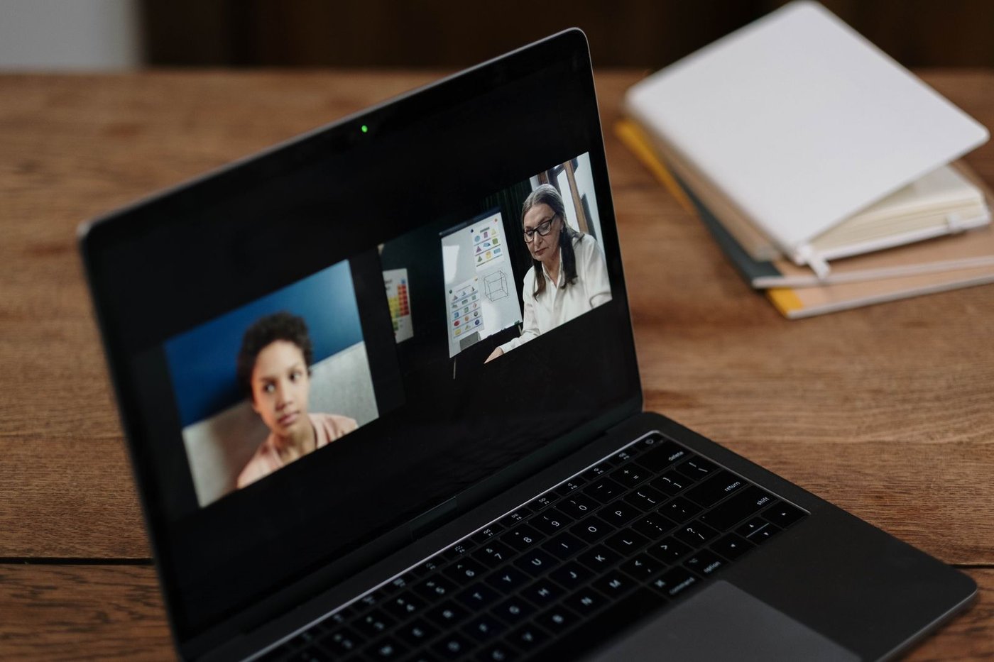 Online tutorial session on a laptop